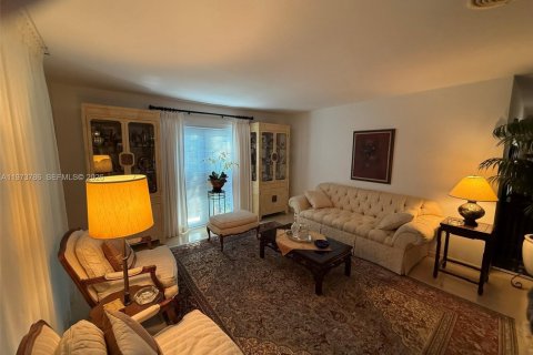 House in Palmetto Bay, Florida 5 bedrooms, 267.56 sq.m. № 2033395 - photo 4