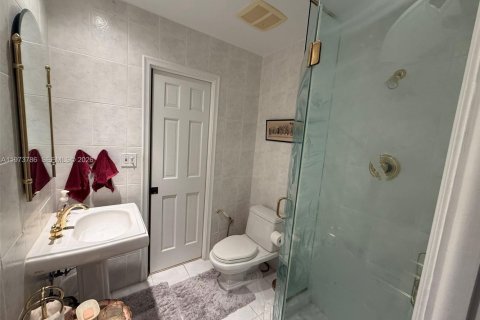 House in Palmetto Bay, Florida 5 bedrooms, 267.56 sq.m. № 2033395 - photo 25