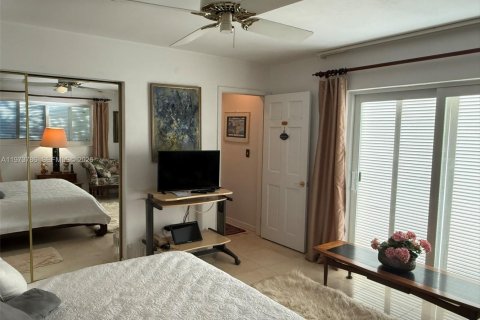 House in Palmetto Bay, Florida 5 bedrooms, 267.56 sq.m. № 2033395 - photo 20