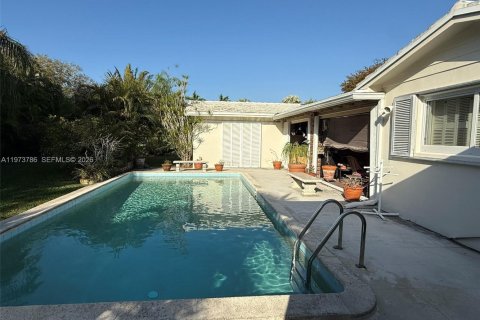 House in Palmetto Bay, Florida 5 bedrooms, 267.56 sq.m. № 2033395 - photo 27