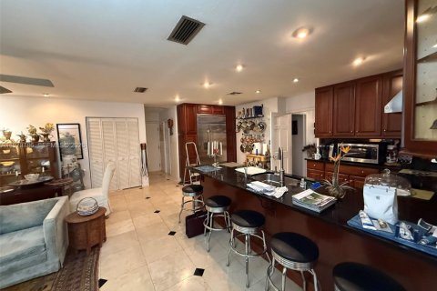 House in Palmetto Bay, Florida 5 bedrooms, 267.56 sq.m. № 2033395 - photo 11