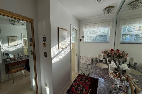 House in Palmetto Bay, Florida 5 bedrooms, 267.56 sq.m. № 2033395 - photo 18