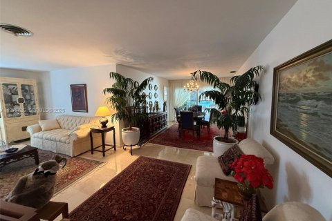 House in Palmetto Bay, Florida 5 bedrooms, 267.56 sq.m. № 2033395 - photo 5