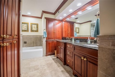 Casa en venta en Lakeland, Florida, 5 dormitorios, 375.98 m2 № 1869142 - foto 16