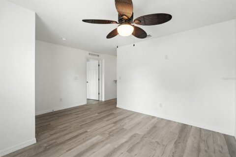 Casa en venta en Palm Coast, Florida, 4 dormitorios, 145.11 m2 № 1909560 - foto 6