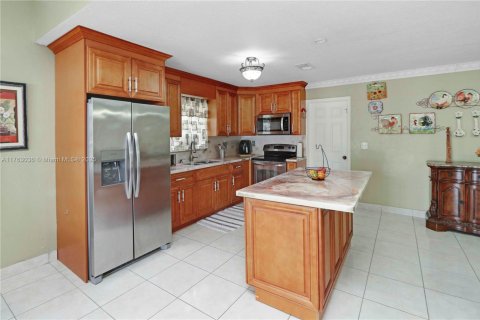 Casa en venta en Miami, Florida, 3 dormitorios, 188.68 m2 № 1693408 - foto 5