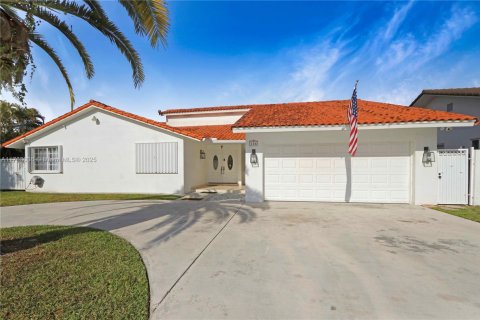 Casa en venta en Miami, Florida, 3 dormitorios, 188.68 m2 № 1693408 - foto 1