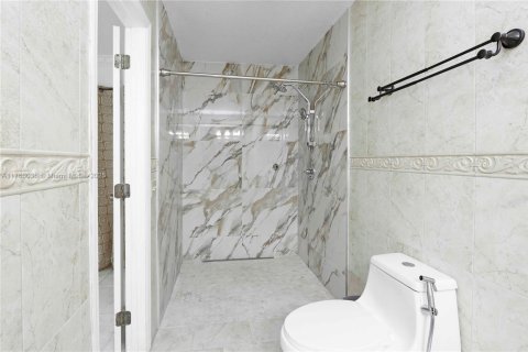 Casa en venta en Miami, Florida, 3 dormitorios, 188.68 m2 № 1693408 - foto 14