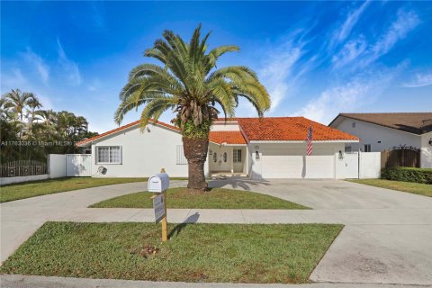 Casa en venta en Miami, Florida, 3 dormitorios, 188.68 m2 № 1693408 - foto 2