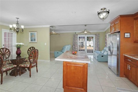 Casa en venta en Miami, Florida, 3 dormitorios, 188.68 m2 № 1693408 - foto 7