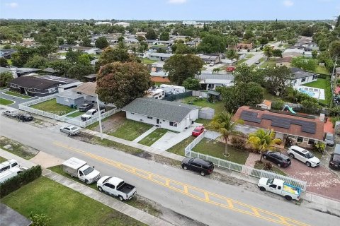 Купить виллу или дом в Майами-Гарденс, Флорида 3 спальни, 131.55м2, № 2050514 - фото 27
