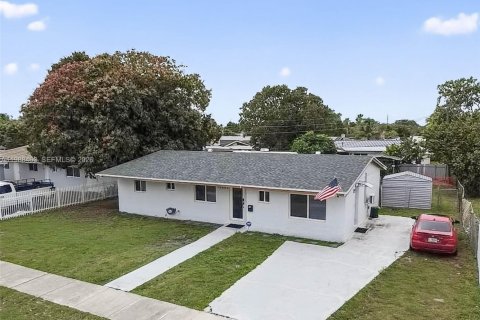 Дом в Майами-Гарденс, Флорида 3 спальни, 131.55м2 № 2050514