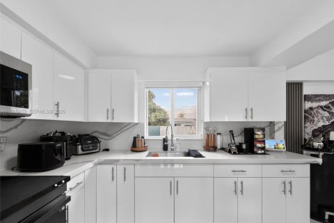 Купить виллу или дом в Майами-Гарденс, Флорида 3 спальни, 131.55м2, № 2050514 - фото 4