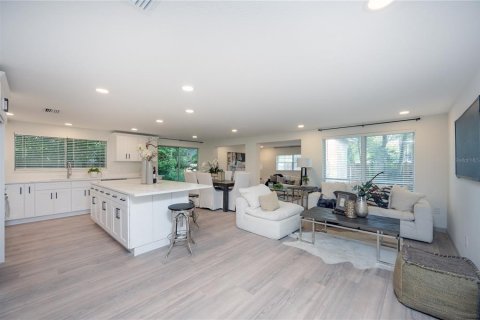 House in Lutz, Florida 3 bedrooms, 147.16 sq.m. № 1885571 - photo 5