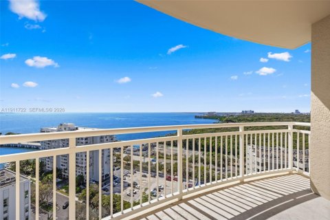 Condo in Miami, Florida, 2 bedrooms  № 2082293 - photo 3