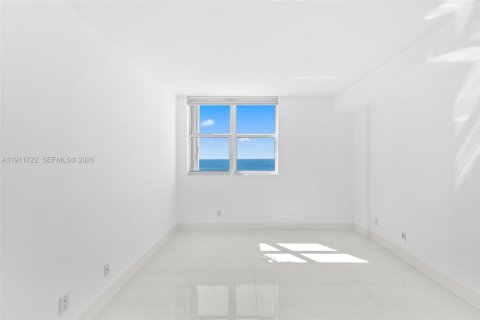 Condo in Miami, Florida, 2 bedrooms  № 2082293 - photo 23
