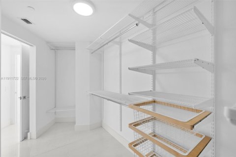 Condo in Miami, Florida, 2 bedrooms  № 2082293 - photo 29