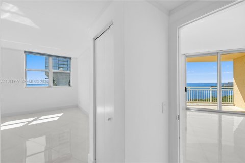 Condo in Miami, Florida, 2 bedrooms  № 2082293 - photo 20