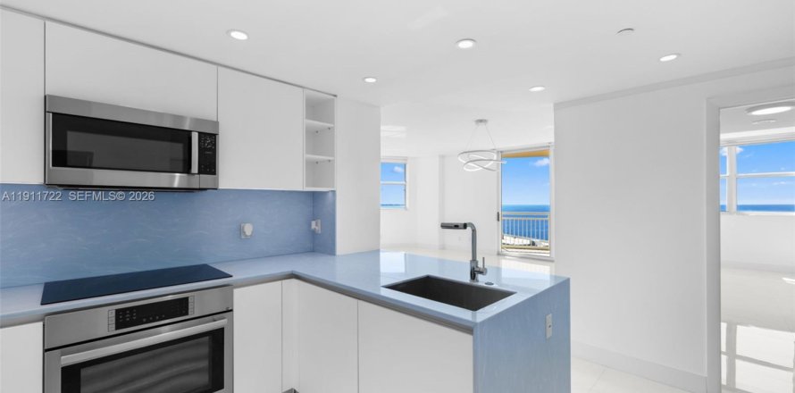 Condo in Miami, Florida, 2 bedrooms  № 2082293