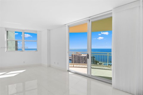 Condo in Miami, Florida, 2 bedrooms  № 2082293 - photo 9