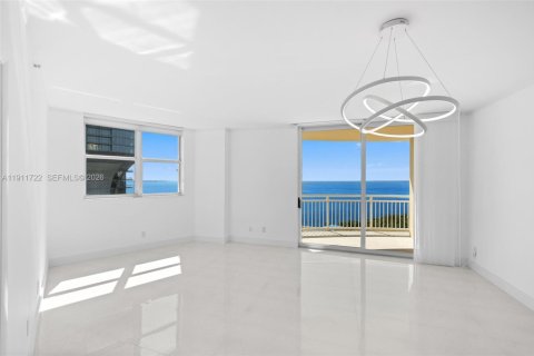Condo in Miami, Florida, 2 bedrooms  № 2082293 - photo 4