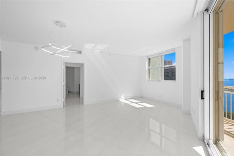 Condo in Miami, Florida, 2 bedrooms  № 2082293 - photo 7