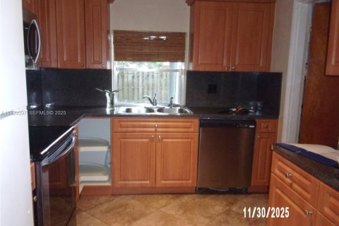 Villa ou maison à vendre à Pembroke Pines, Floride: 3 chambres, 108.14 m2 № 1977368 - photo 1