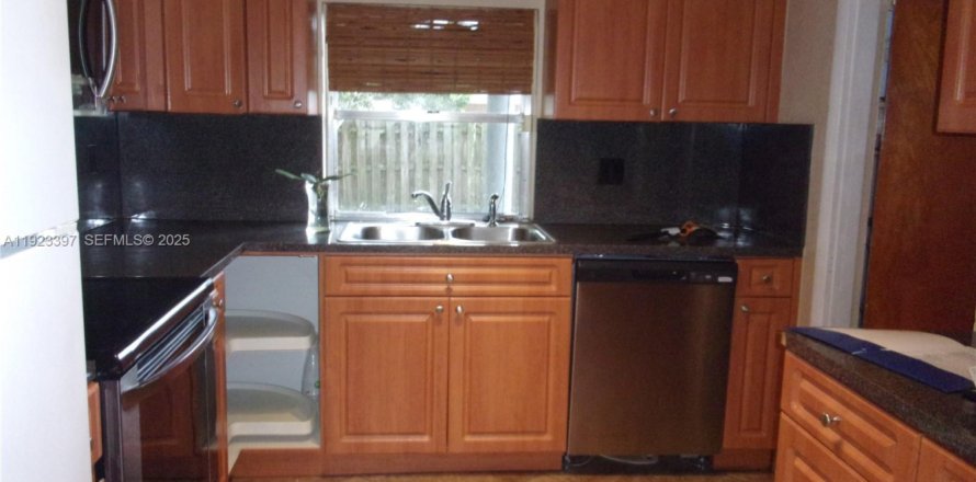 Villa ou maison à Pembroke Pines, Floride 3 chambres, 108.14 m2 № 1977368