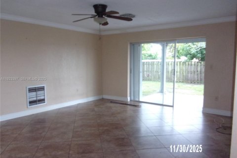 Villa ou maison à vendre à Pembroke Pines, Floride: 3 chambres, 108.14 m2 № 1977368 - photo 3