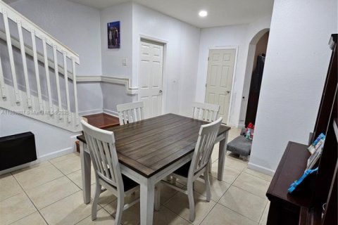 Townhouse in Cutler Bay, Florida 4 bedrooms, 141.49 sq.m. № 1895747 - photo 8