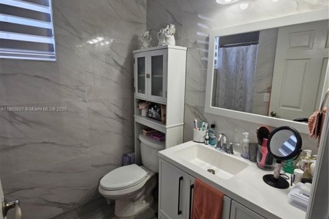 Townhouse in Cutler Bay, Florida 4 bedrooms, 141.49 sq.m. № 1895747 - photo 13