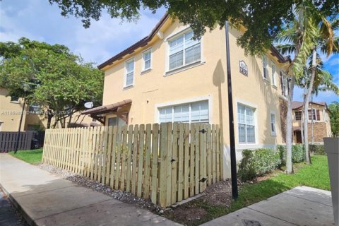 Townhouse in Cutler Bay, Florida 4 bedrooms, 141.49 sq.m. № 1895747 - photo 4