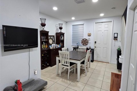 Townhouse in Cutler Bay, Florida 4 bedrooms, 141.49 sq.m. № 1895747 - photo 9