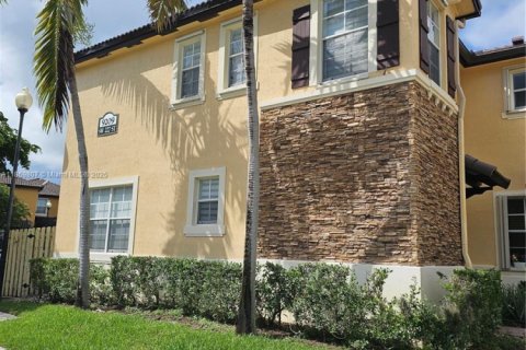 Townhouse in Cutler Bay, Florida 4 bedrooms, 141.49 sq.m. № 1895747 - photo 3