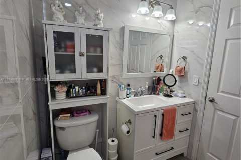 Townhouse in Cutler Bay, Florida 4 bedrooms, 141.49 sq.m. № 1895747 - photo 14