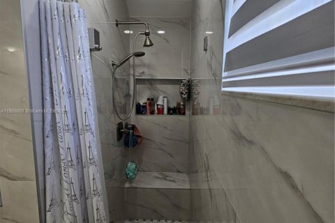 Townhouse in Cutler Bay, Florida 4 bedrooms, 141.49 sq.m. № 1895747 - photo 15