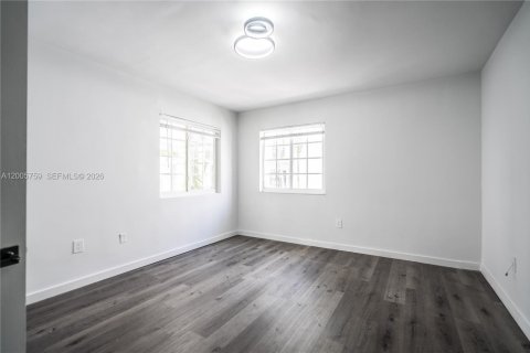 Снять в аренду квартиру в Майами-Бич, Флорида 41.81м2, № 2247728 - фото 3
