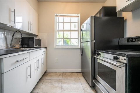 Снять в аренду квартиру в Майами-Бич, Флорида 41.81м2, № 2247728 - фото 8
