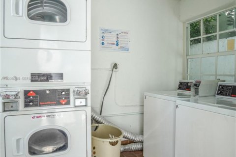 Снять в аренду квартиру в Майами-Бич, Флорида 41.81м2, № 2247728 - фото 10