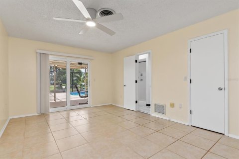 House in Rotonda, Florida 3 bedrooms, 165.74 sq.m. № 2393812 - photo 16