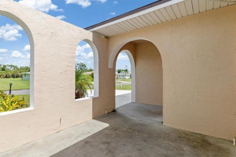 House in Rotonda, Florida 3 bedrooms, 165.74 sq.m. № 2393812 - photo 3