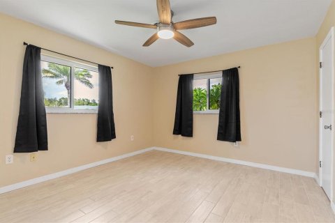 House in Rotonda, Florida 3 bedrooms, 165.74 sq.m. № 2393812 - photo 21