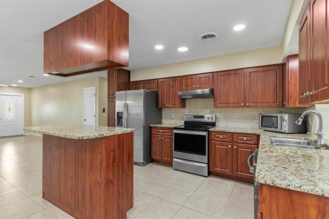 House in Rotonda, Florida 3 bedrooms, 165.74 sq.m. № 2393812 - photo 11