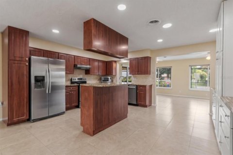 House in Rotonda, Florida 3 bedrooms, 165.74 sq.m. № 2393812 - photo 10