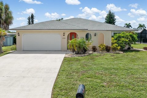 House in Rotonda, Florida 3 bedrooms, 165.74 sq.m. № 2393812