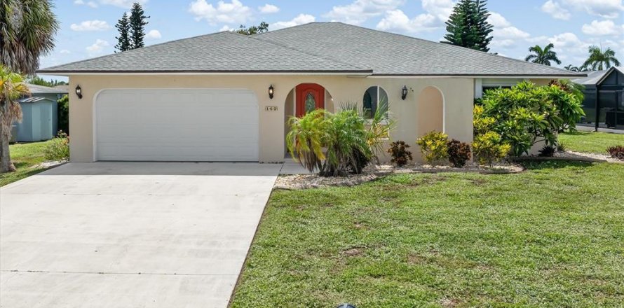 House in Rotonda, Florida 3 bedrooms, 165.74 sq.m. № 2393812