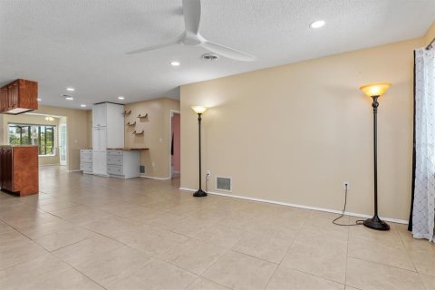 House in Rotonda, Florida 3 bedrooms, 165.74 sq.m. № 2393812 - photo 5