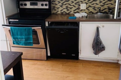 Condominio en venta en Pompano Beach, Florida, 3 dormitorios, 129.13 m2 № 2012987 - foto 9