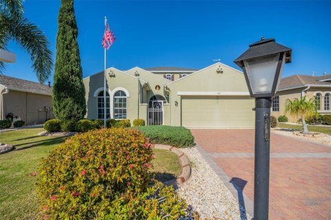 House in Sun City Center, Florida 3 bedrooms, 244.98 sq.m. № 1677221 - photo 1