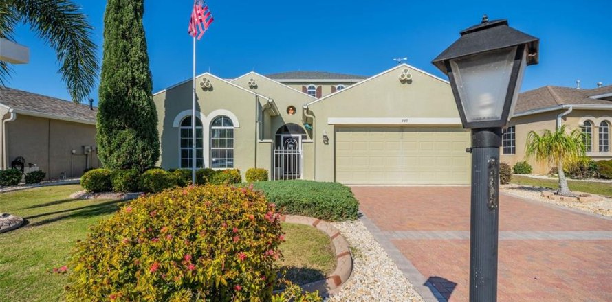 House in Sun City Center, Florida 3 bedrooms, 244.98 sq.m. № 1677221